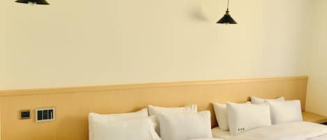Chambre Quadruple Supérieure, vue partielle sur le lac | 1 chambre, literie de qualité supérieure, couette en duvet d'oie