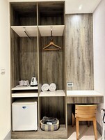 Standard szoba kétszemélyes vagy két külön ággyal, ablakok nélkül | 1 hálószoba, prémium ágynemű, pehelypaplan és Select Comfort-matrac