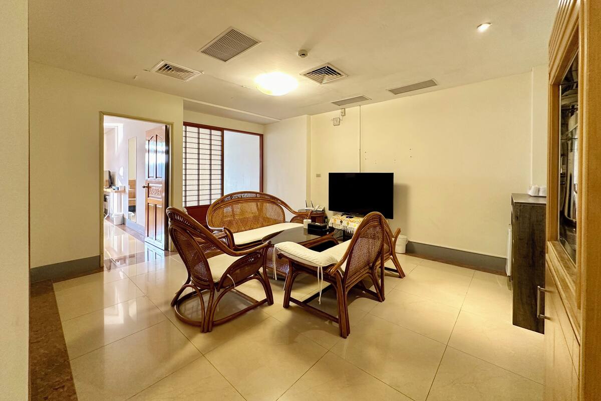 1 bedroom, premium bedding, down duvets, Select Comfort beds