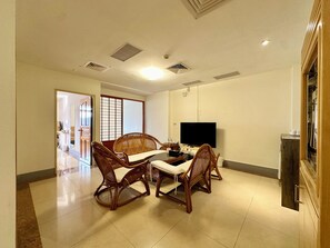 Deluxe-kattohuoneisto, 3 makuuhuonetta, järvinäköala, torni | 1 makuuhuone, ylelliset vuodevaatteet, untuvapeitot