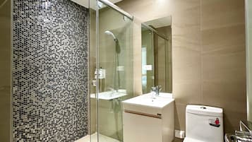 1 kamar tidur, seprai premium, dan selimut bulu angsa