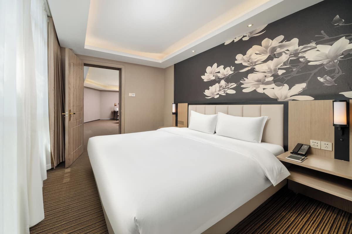 Business-Suite | 1 Schlafzimmer, hochwertige Bettwaren, Minibar, Zimmersafe