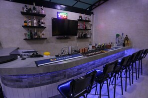 Bar (on property) - HalfWay House Hostel - Mactan Cebu Airport (Lapu-Lapu)