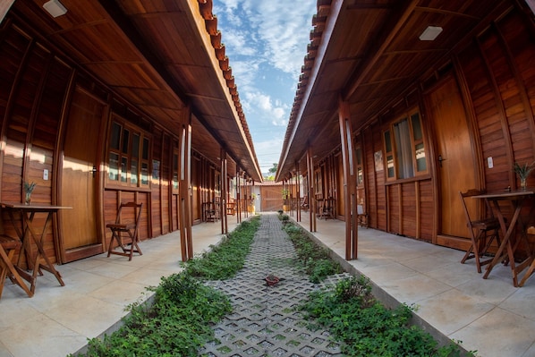 Courtyard - Pousada da Praia II (Guarujá)