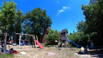 Children’s play area – outdoor