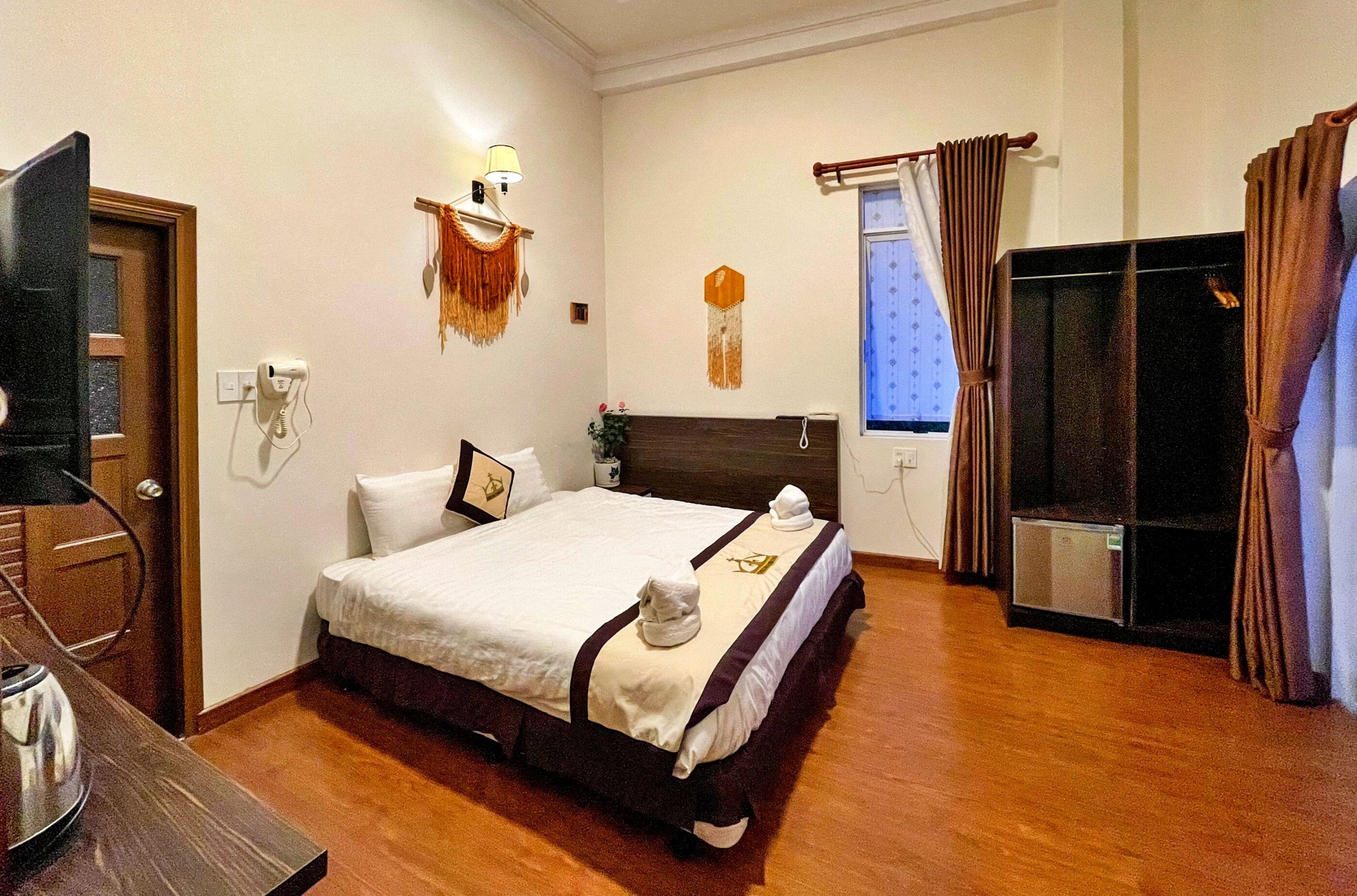 Superior Double Room, 1 Queen Bed, Balcony, City View