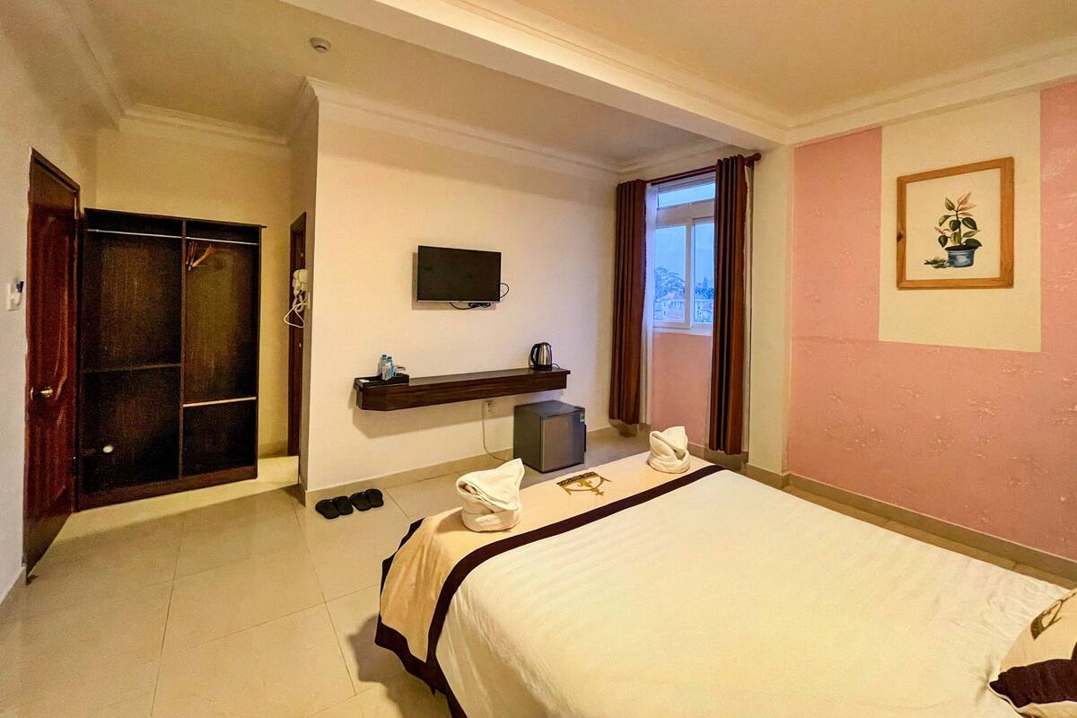 Chambre Double Supérieure, 1 grand lit, non-fumeurs, vue ville | Minibar, bureau, Wi-Fi gratuit