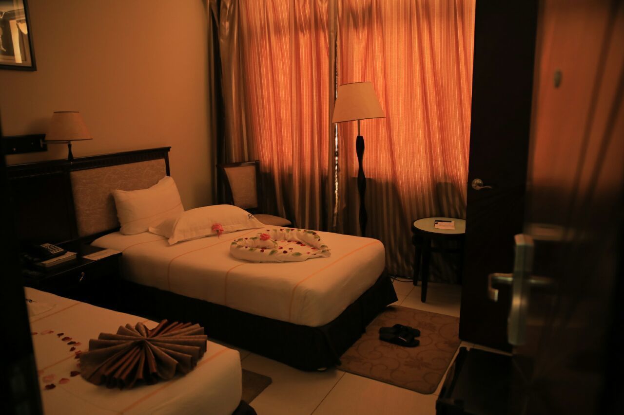 double or twin room, 2 single beds | bathroom | shower, free toiletries