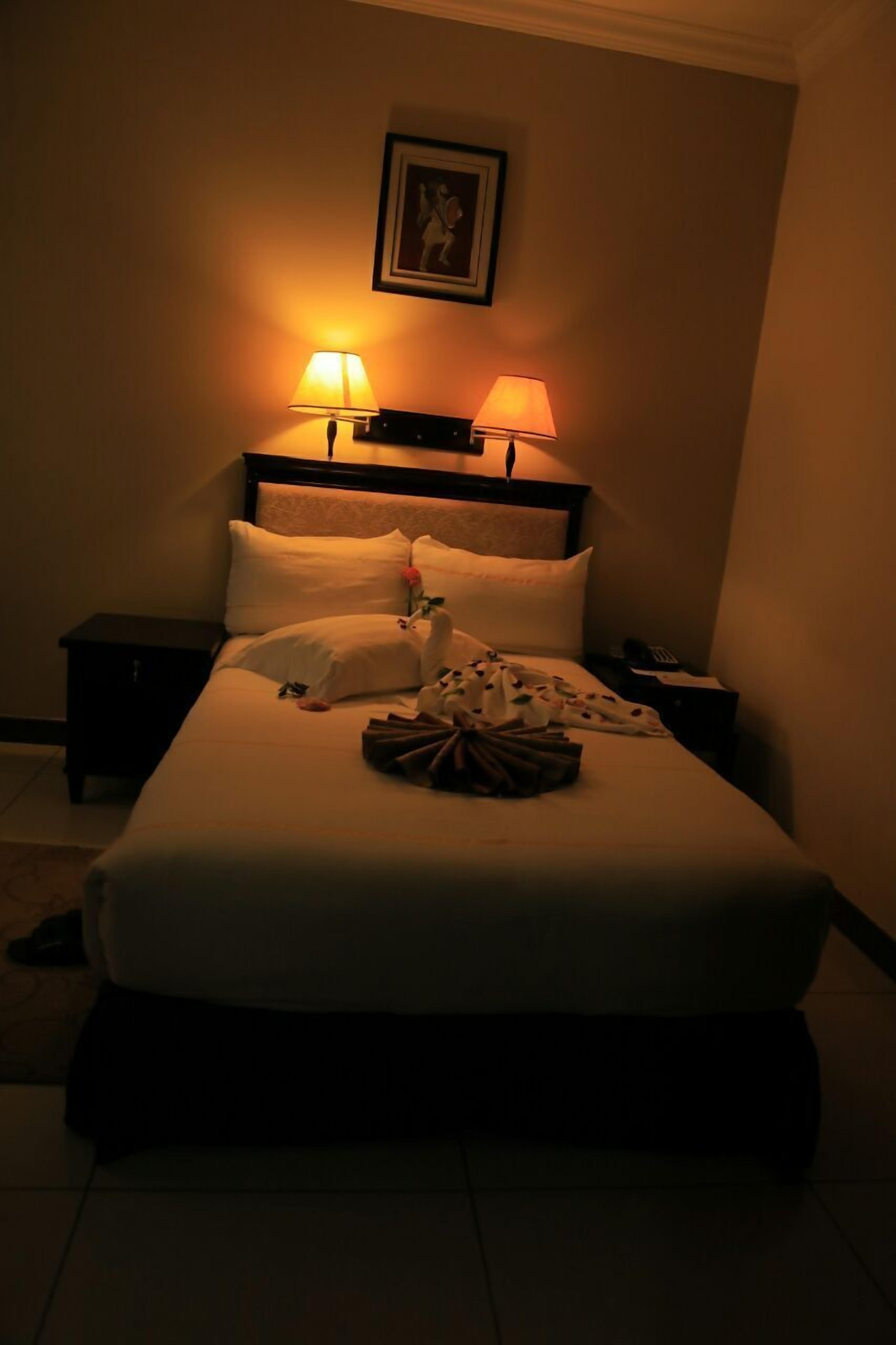 in-room safe, desk, free wifi