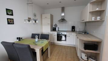 Comfort Condo, 1 Bedroom, Non Smoking, Pool Access | Private kitchen | Fridge, microwave, coffee/tea maker