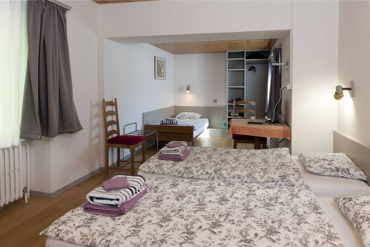 Triple Room, 3 Twin Beds | Desk, soundproofing, WiFi (free)
