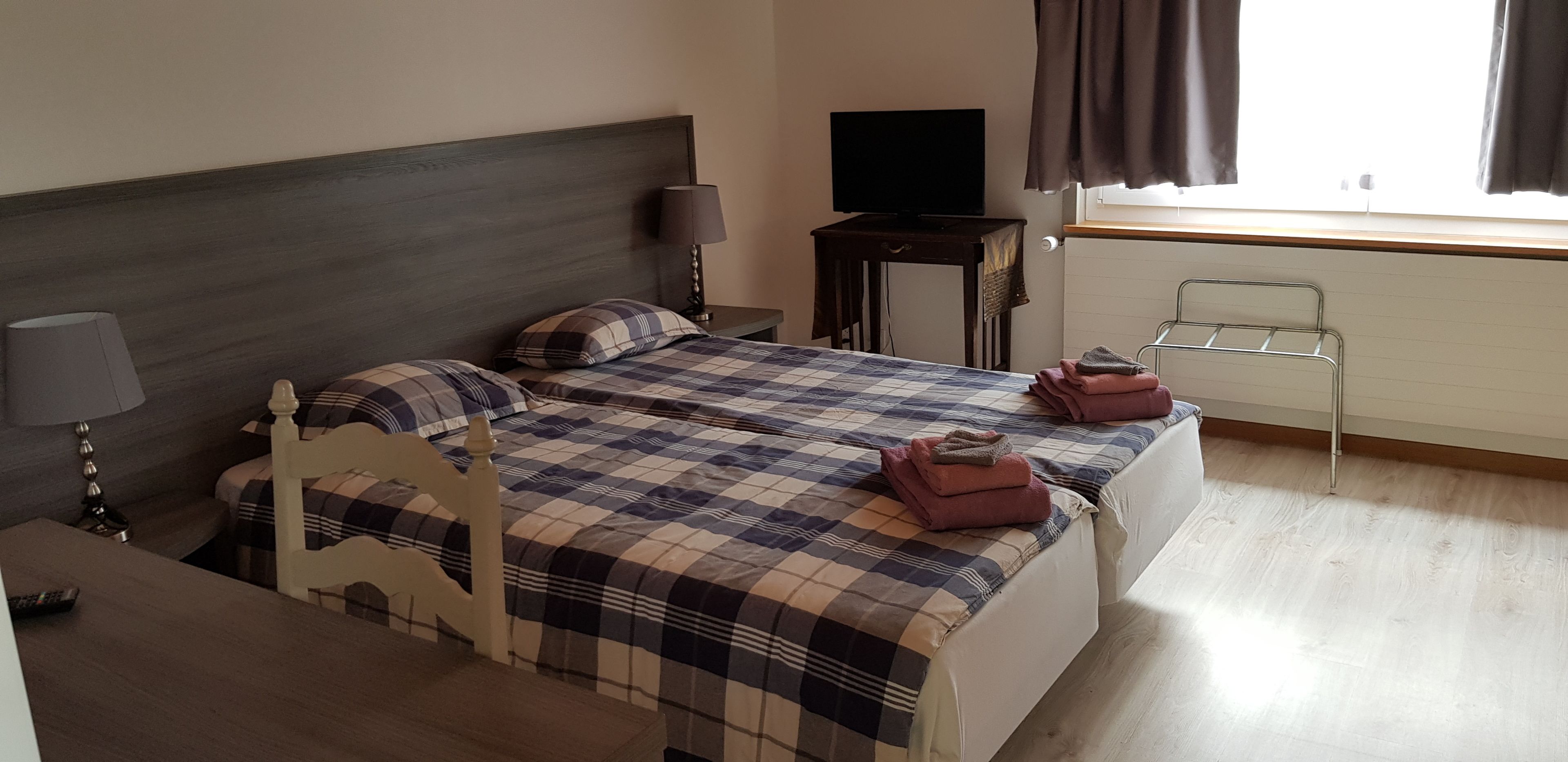 Bureau, chambres insonorisées, Wi-Fi gratuit