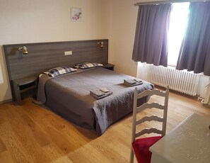 Dobbeltrom, 1 queensize-seng | Skrivebord, lydisolert og wi-fi (inkludert)