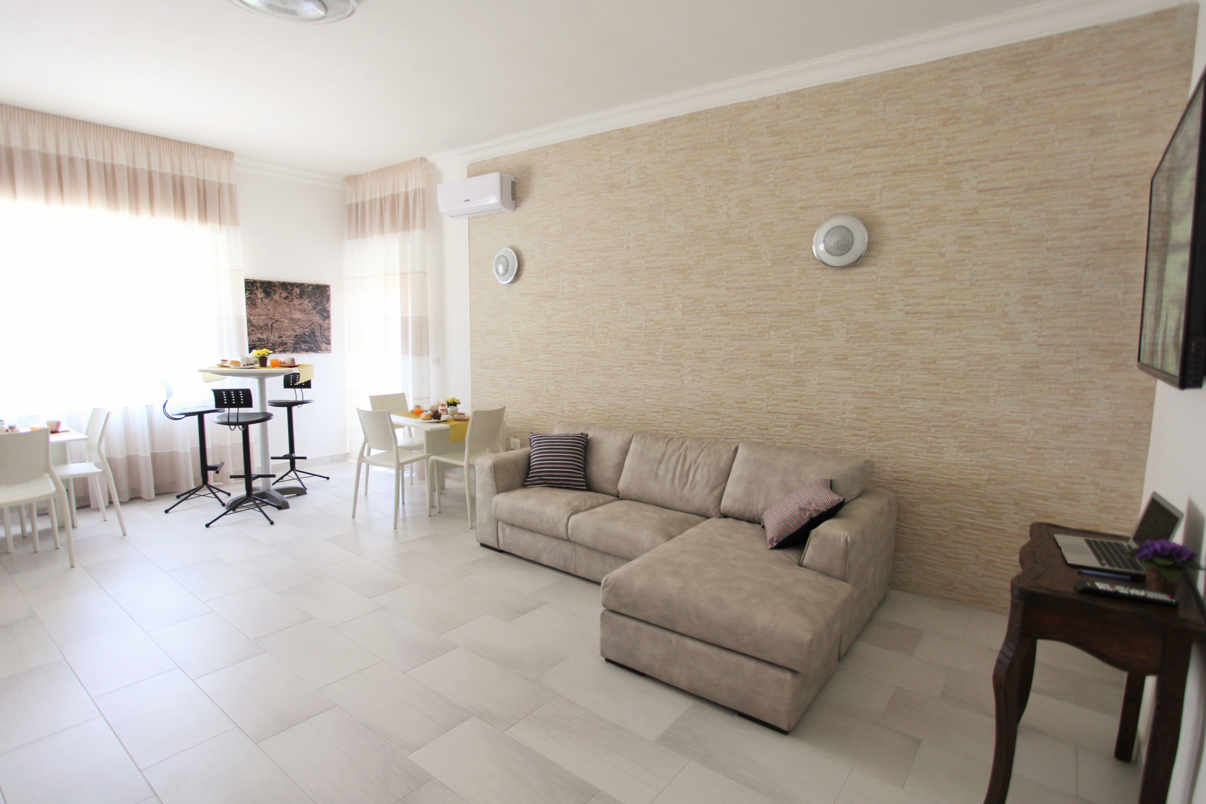 Coin salon dans le hall