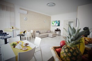 包含每日自助早餐