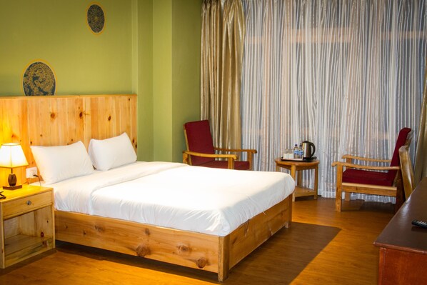 Minibar, in-room safe, desk, laptop workspace - Lhaki Yangchak Residency (Thimphu)