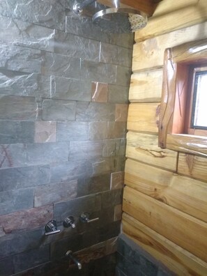 Basic Cabin, 1 Bedroom, Balcony | Bathroom shower - Cabañas Upenen (Villa Pehuenia)