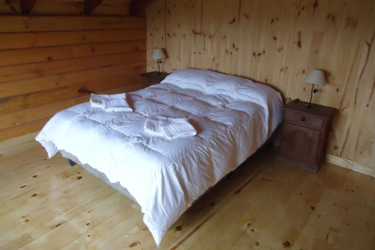 Stuga - 2 sovrum - privat badrum | Unika möbler och sängkläder
