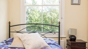 Unclassified image, 4 of 18, button - NEW Super 2BD Flat Well Connected to City Centre (London)