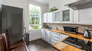 Unclassified image, 5 of 18, button - NEW Super 2BD Flat Well Connected to City Centre (London)