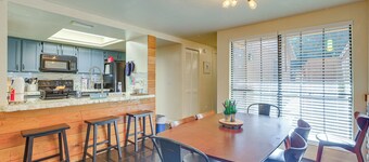 3 Mi to UF: Townhome w/ Patio in Gainesville!