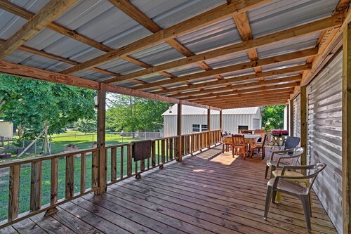 Waterloo Home with Fire Pit - 1/2 Mi to Boat Ramp!