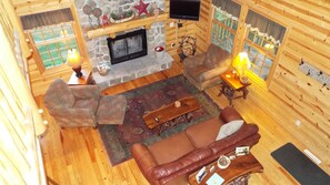 Smart-TV, Kamin, DVD-Player, Bücher