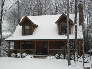 The cabin in Winter.