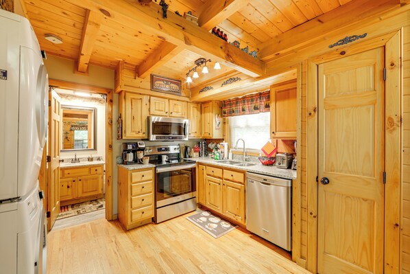 Fridge, microwave, stovetop, dishwasher