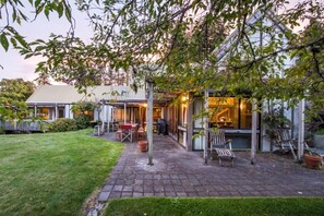 Property grounds - BEECH _TREE _LODGE- BEST PRICE !! SLEEPS 14 -PET FRIENDLY- BOOK NOW (Ohakune)