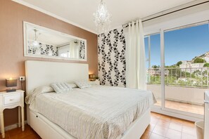 2 bedrooms, iron/ironing board, WiFi