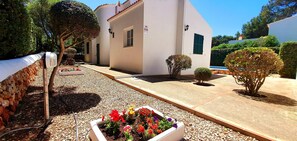 Property grounds - VILLA WITH POOL FENCED. FREE WIFI. AT 2 MIN. OF THE BEACH AND AT 5 OF THE CITY (Ciutadella de Menorca)