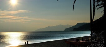 地中海沿岸近くに会議室がある10ベッドルームヴィラと不動産 