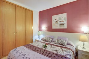 2 bedrooms, iron/ironing board