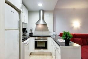 Refrigerador, microondas, horno y lavavajillas 