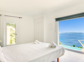 5 bedrooms, iron/ironing board, free WiFi, bed sheets