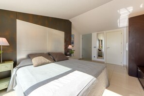 3 Schlafzimmer, Bügeleisen/Bügelbrett