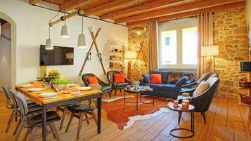 Fernseher, Videospiele, DVD-Player, Stereoanlage