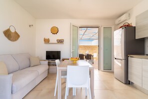 TV - Villino Summer by BarbarHouse (Torre Lapillo)