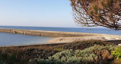 beautiful sea view apartment in Concarneau aux Sables blancs, shared swimming pool