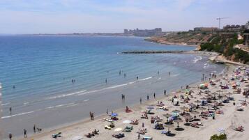Plage à proximité, chaises longues