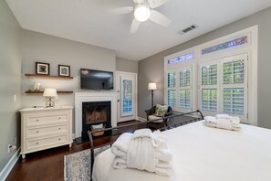 3 bedrooms, desk, free WiFi, bed sheets