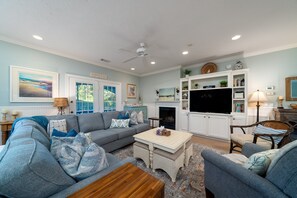 TV, fireplace