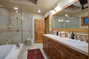 Towels - Chateau Belle | Luxury Mountain Retreat with Panoramic Views (Steamboat Springs)
