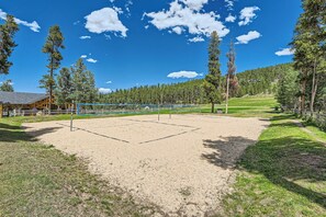 Sport court - Historic District, Gas Fireplace, Private Hot Tub - Imperial View Cottage (Breckenridge)