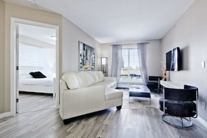 Condo, 2 camas Queen size | Área de sala de estar | Televisión de pantalla plana 
