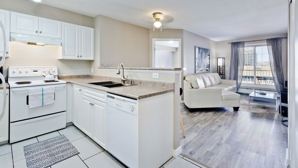 Condo, 2 Queen Beds | Private kitchen | Full-sized fridge, oven, stovetop, dishwasher - Suite Digs Rivertwin (Calgary)