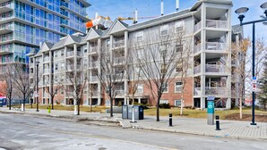 Front of property - Suite Digs Rivertwin (Calgary)