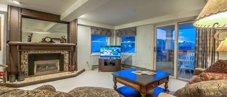 Télévision à écran plat, cheminée