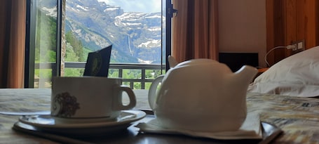 Blick auf die Berge. Hôtel Vignemale